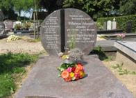 Kalkhovengraf bloemen van mij, de achterachterkleinzoon Ben Kalkhoven